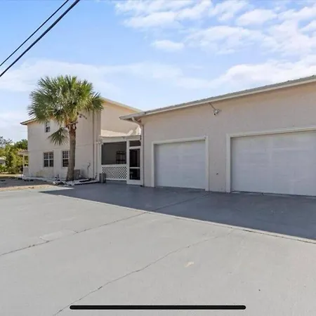 Downtown Beach Cottage - Heated Pool